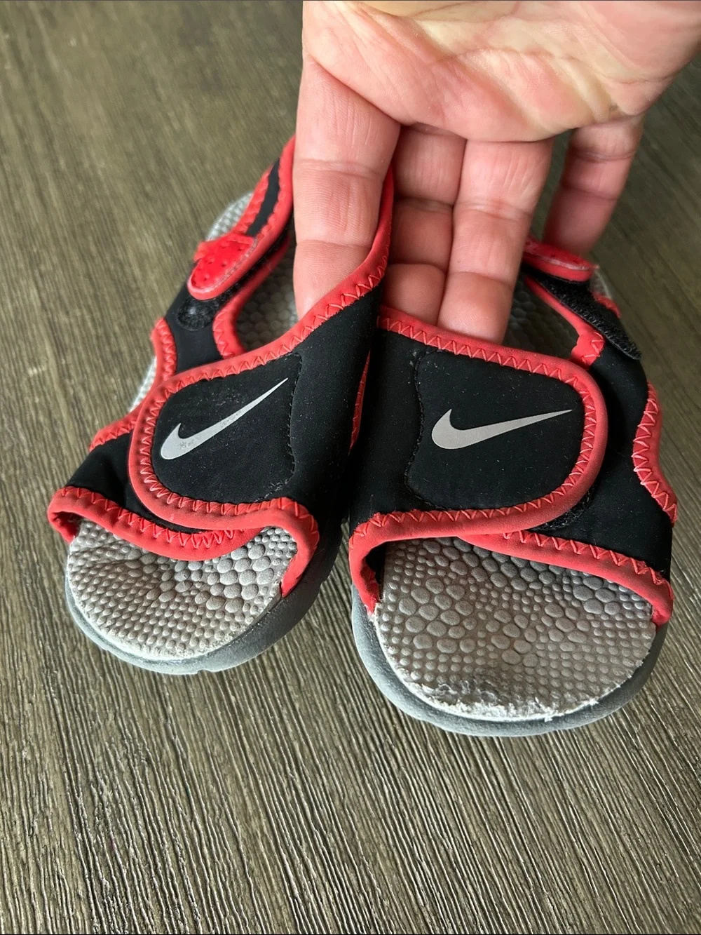 Nike Kids Black and Red Logo Hook-and-Loop Sandals, Sz. 5.
